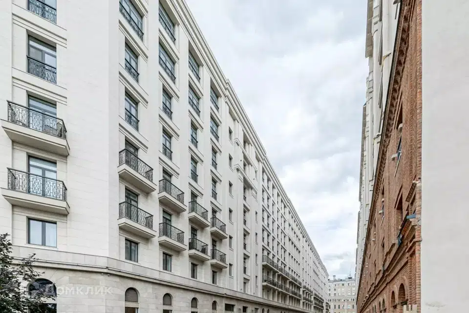 Продаётся 3-комнатная квартира, 144 м²