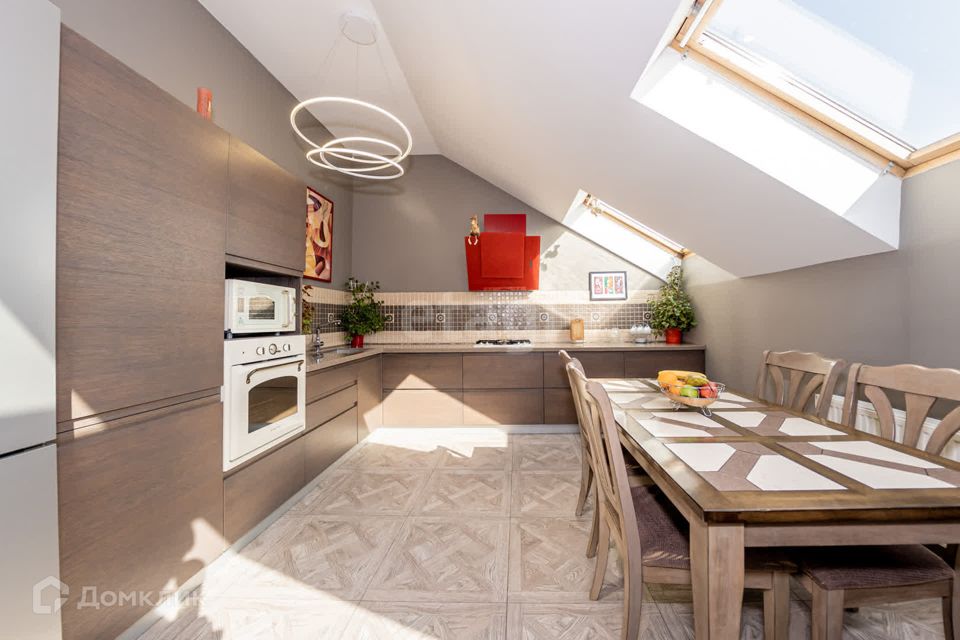Продаётся 2-комнатная квартира, 102.9 м²