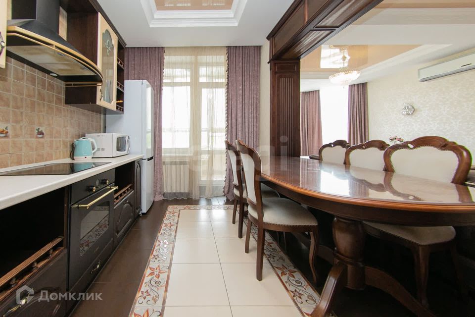 Продаётся 3-комнатная квартира, 125.9 м²