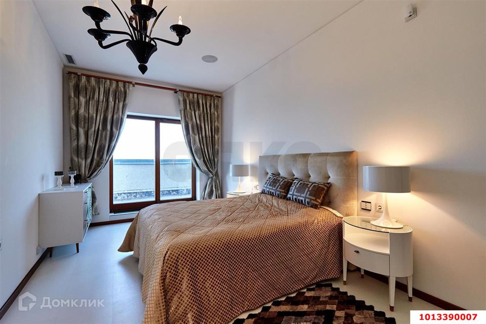 Продаётся 5-комнатная квартира, 256 м²