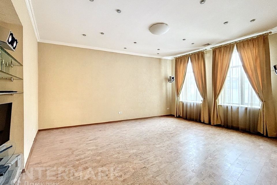 Сдаётся 6-комнатная квартира, 206 м²