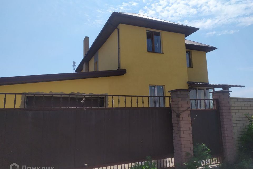 Продаётся 2-этажный дом, 240 м²