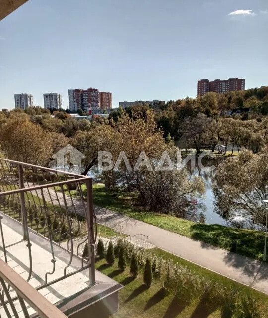 Продаётся 5-комнатная квартира, 200 м²
