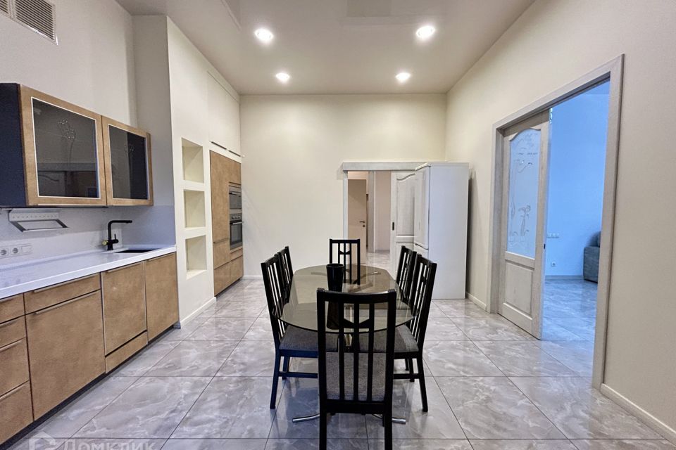 Сдаётся 4-комнатная квартира, 150 м²