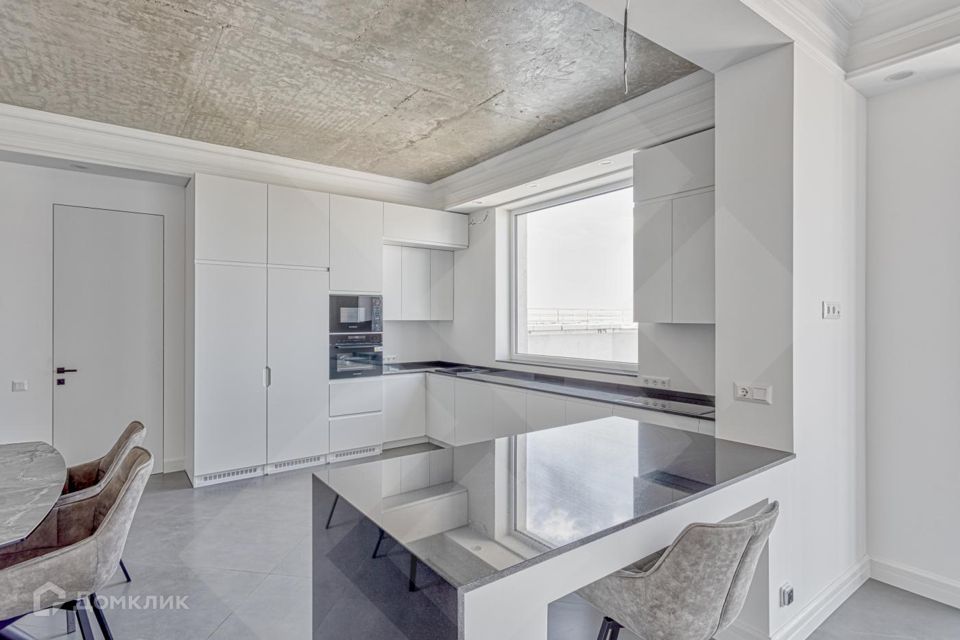 Продаётся 5-комнатная квартира, 190 м²