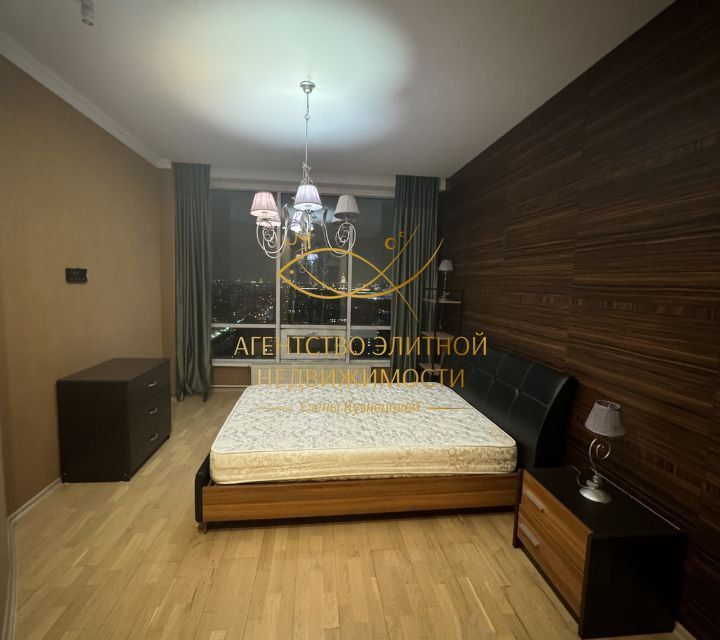 Продаётся 3-комнатная квартира, 108 м²