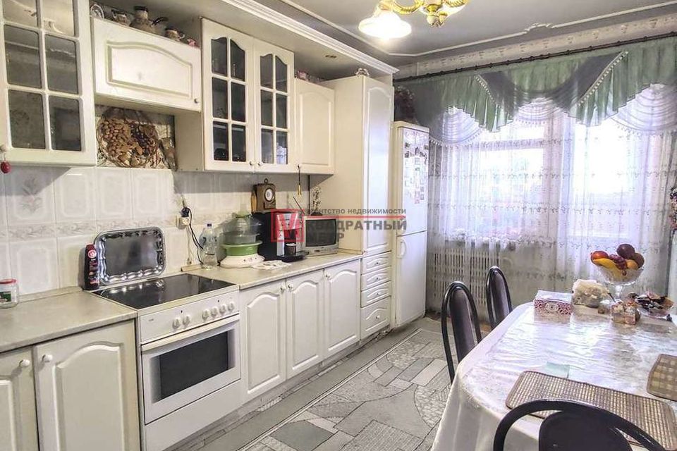 Продаётся 4-комнатная квартира, 111 м²