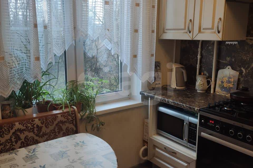 Продаётся комната в 3-комн. квартире, 57.8 м²