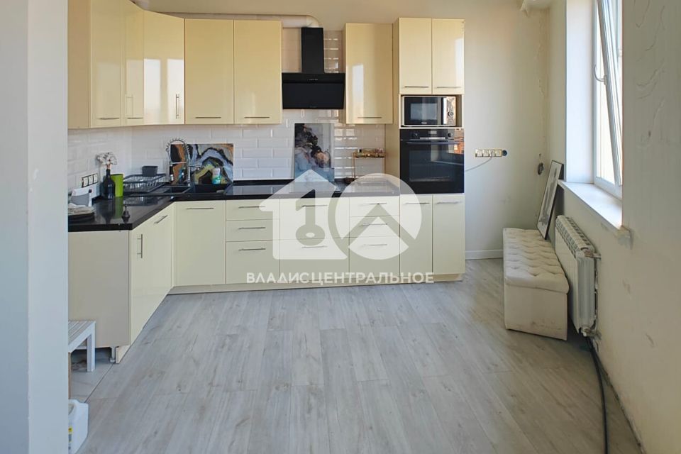 Продаётся 3-комнатная квартира, 126 м²