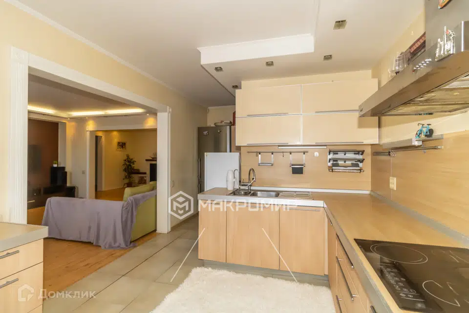 Продаётся 5-комнатная квартира, 206 м²