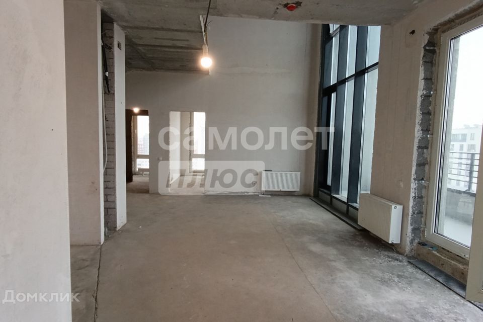 Продаётся 4-комнатная квартира, 135.6 м²