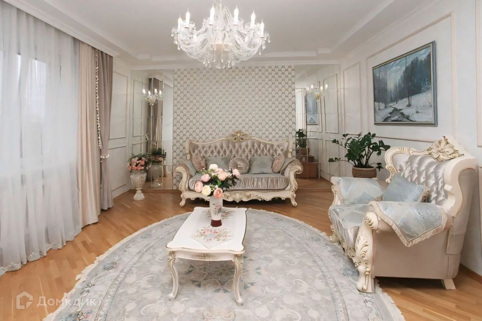 Продаётся 3-комнатная квартира, 129 м²