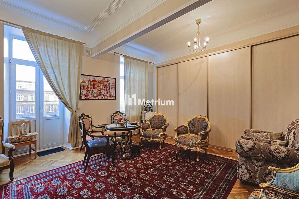 Продаётся 4-комнатная квартира, 143 м²
