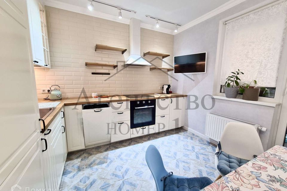 Продаётся 1-комнатная квартира, 42 м²