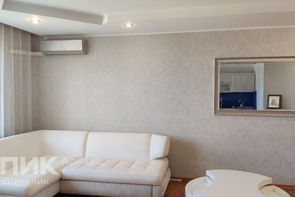 Сдаётся 1-комнатная квартира, 61.9 м²