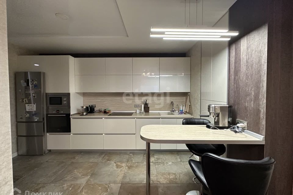 Продаётся 2-комнатная квартира, 63.9 м²