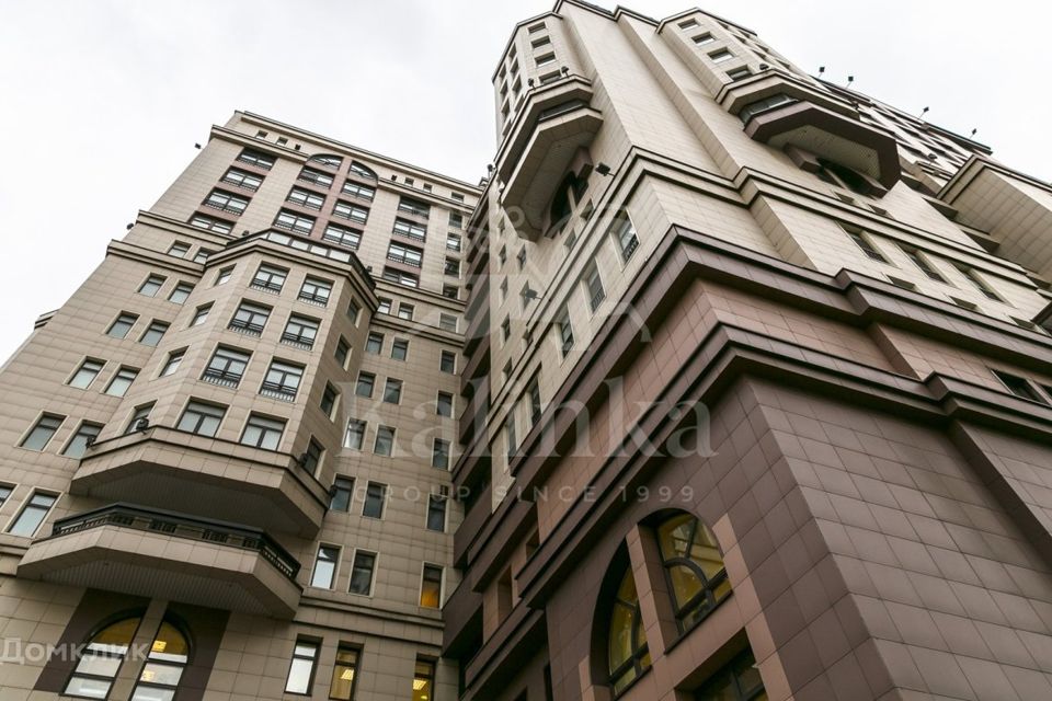 Продаётся 4-комнатная квартира, 208 м²
