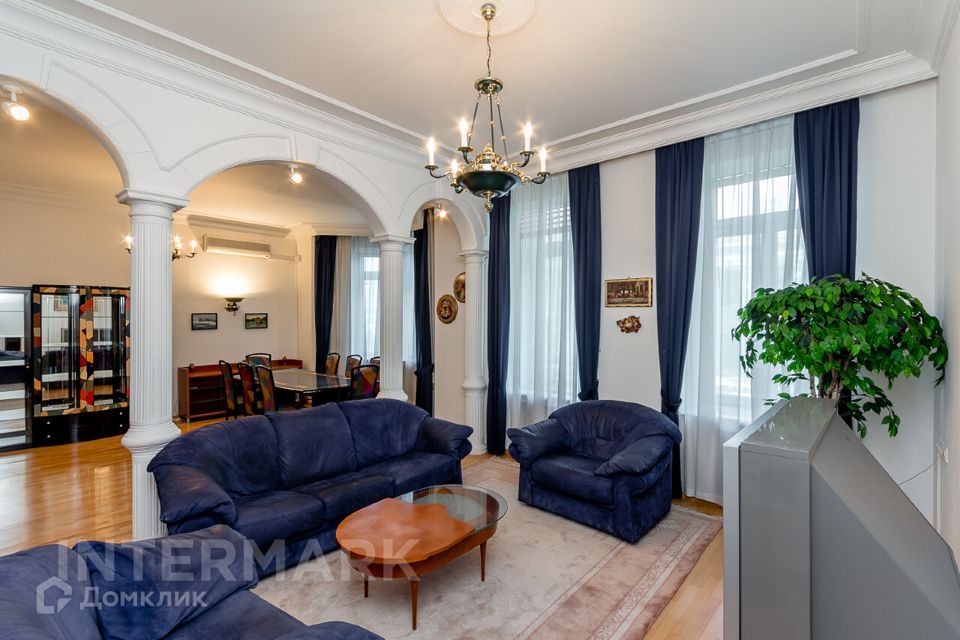 Сдаётся 4-комнатная квартира, 159 м²