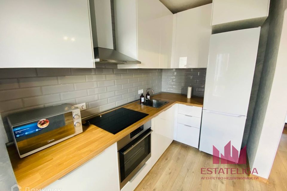 Продаётся 4-комнатная квартира, 97 м²