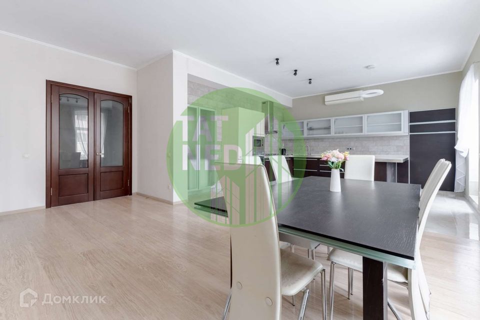 Продаётся 5-комнатная квартира, 244 м²