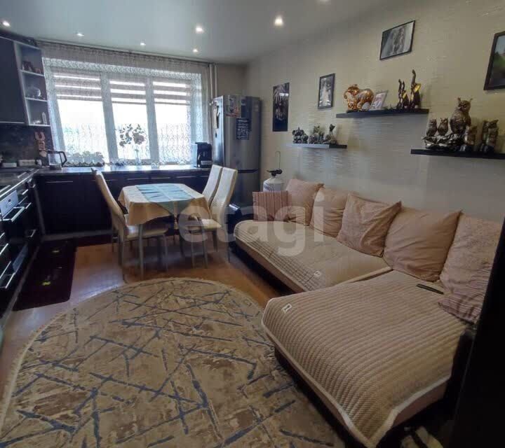 Продаётся 2-комнатная квартира, 61.7 м²