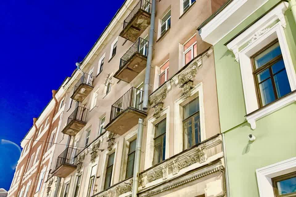 Продаётся 3-комнатная квартира, 101.8 м²