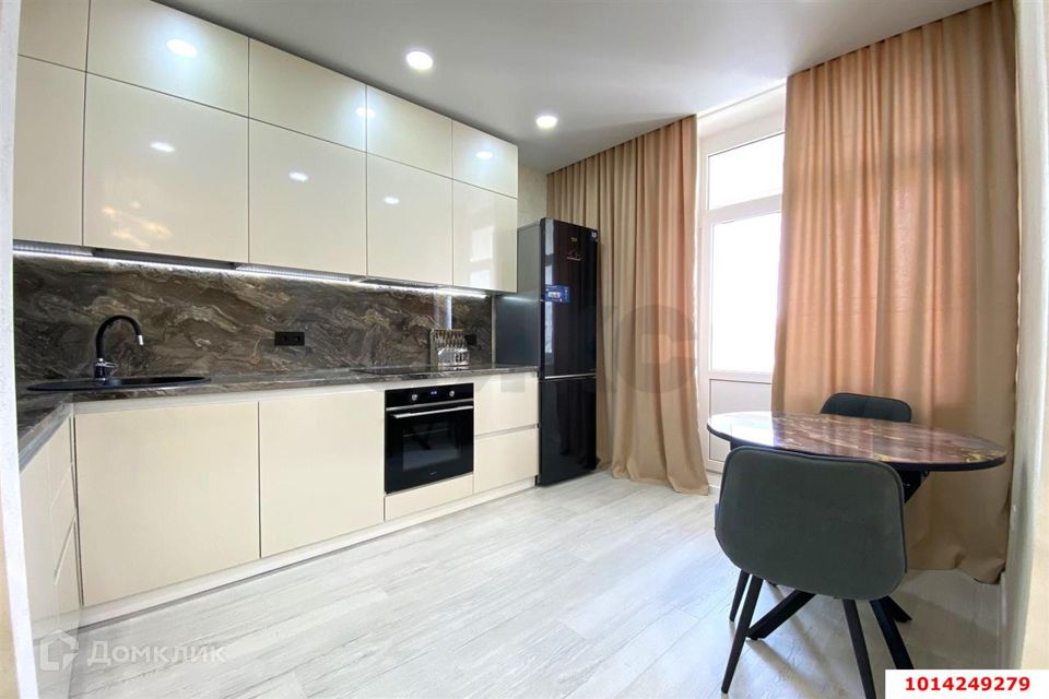 Продаётся 1-комнатная квартира, 42 м²