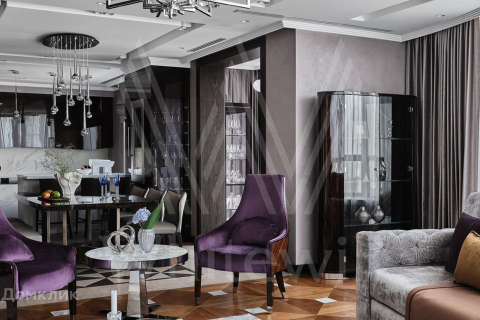 Продаётся 3-комнатная квартира, 262.6 м²