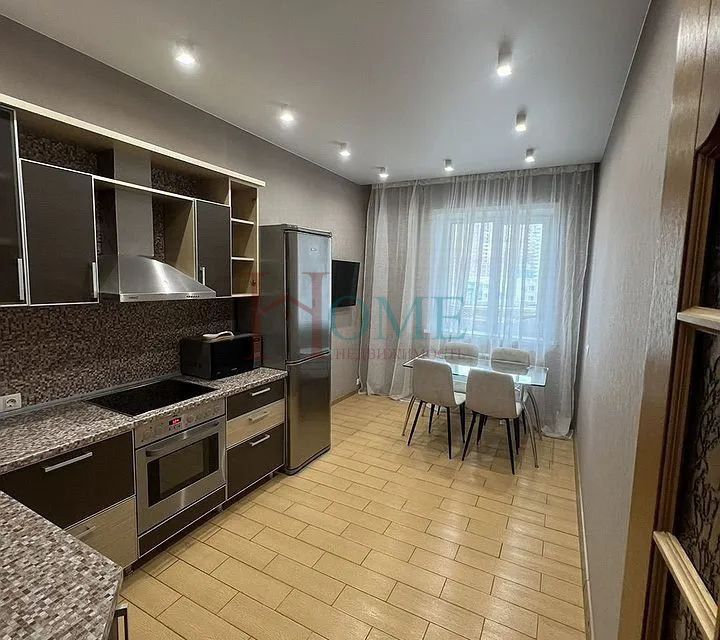 Сдаётся 2-комнатная квартира, 65 м²