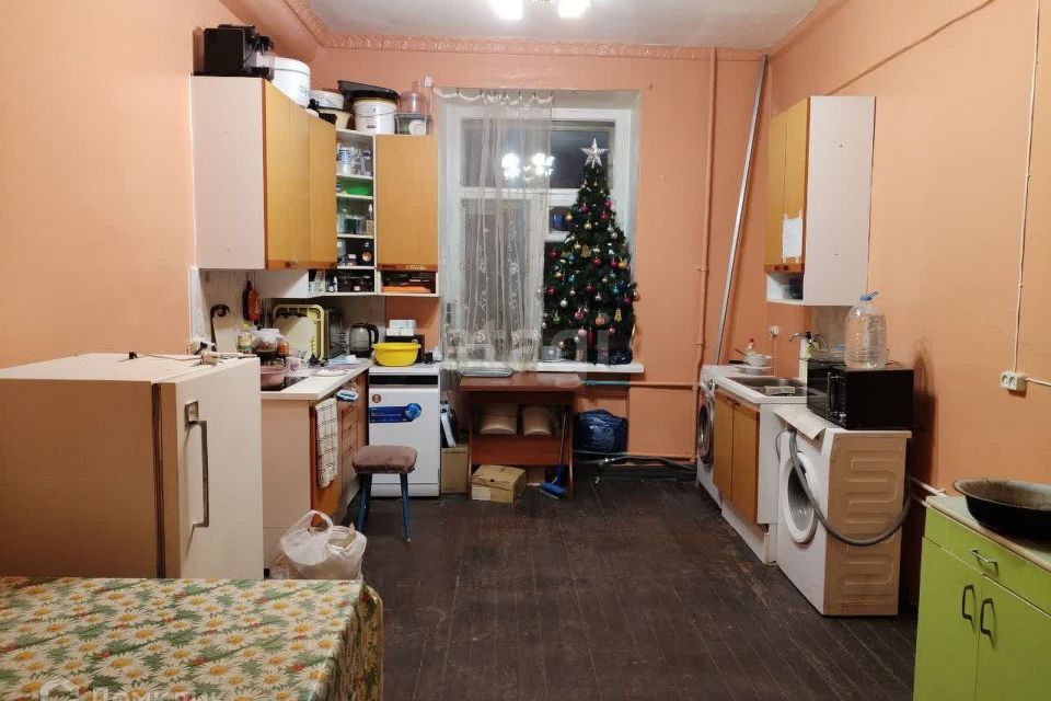 Продаётся комната в 4-комн. квартире, 100 м²