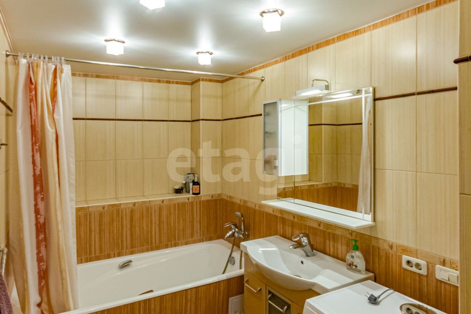 Продаётся 4-комнатная квартира, 168.1 м²