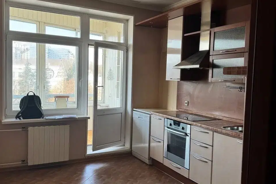 Продаётся 3-комнатная квартира, 108 м²