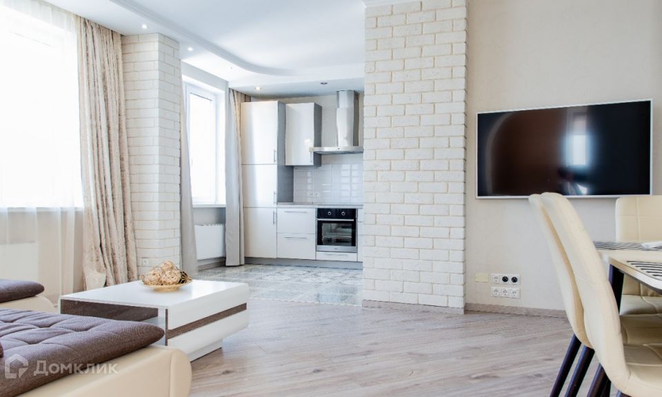 Сдаётся 4-комнатная квартира, 160 м²