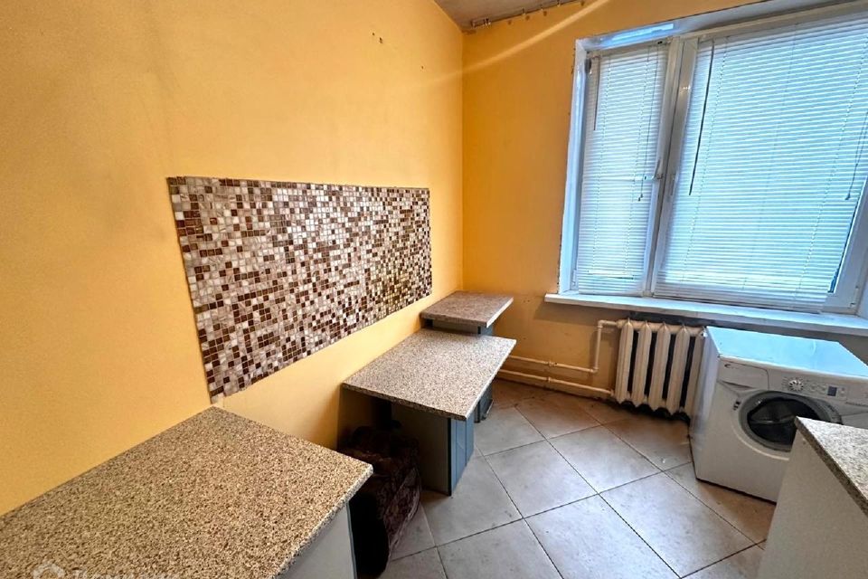 Продаётся 2 комнаты в 3-комн. квартире, 65 м²