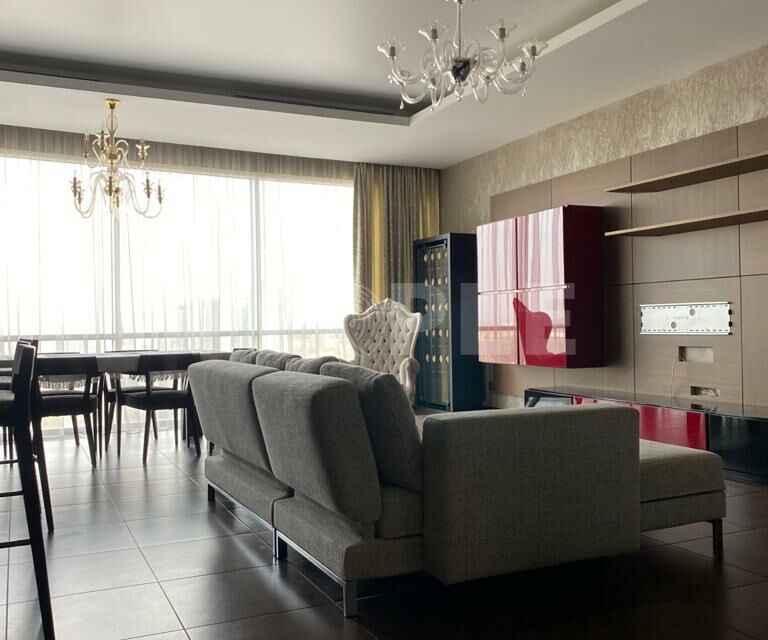Продаётся 5-комнатная квартира, 229 м²