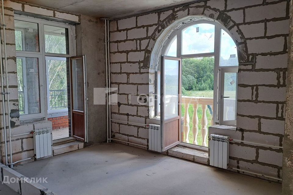 Продаётся 4-комнатная квартира, 122.4 м²