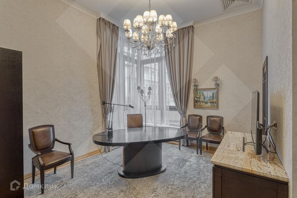 Сдаётся 5-комнатная квартира, 500 м²