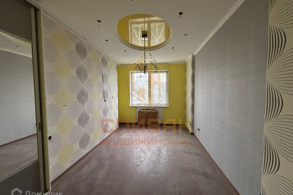 Продаётся 4-комнатная квартира, 193.8 м²