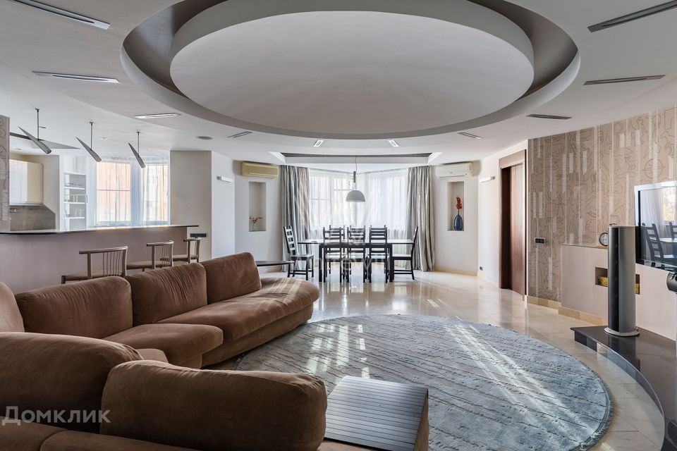 Сдаётся 5-комнатная квартира, 233 м²