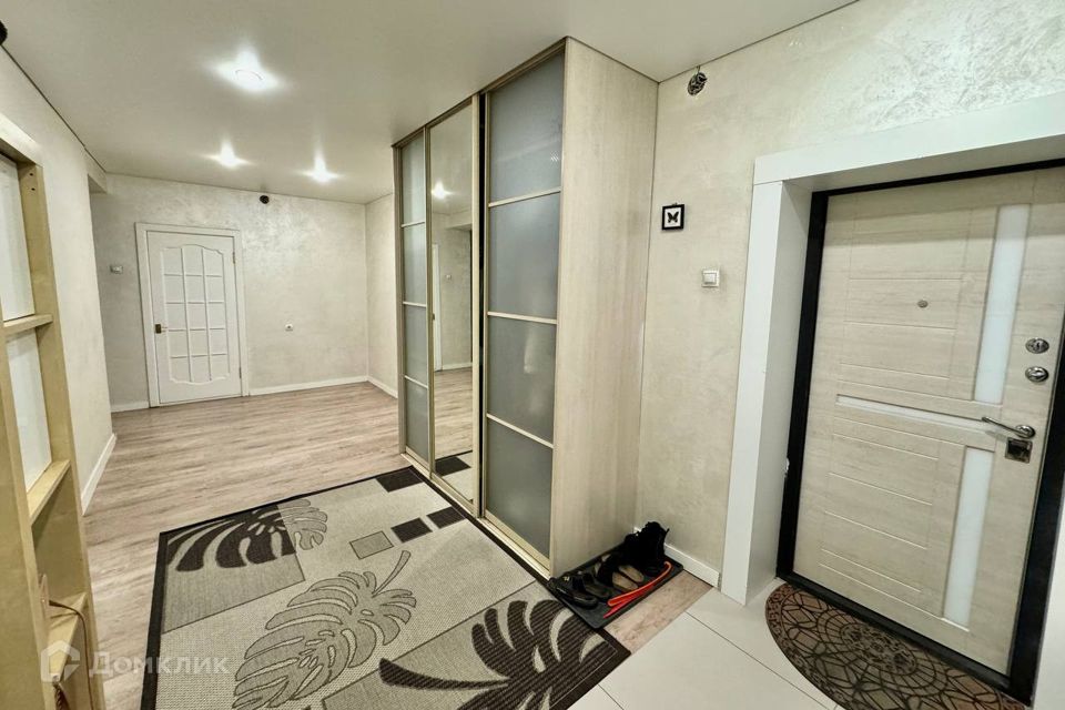 Продаётся 4-комнатная квартира, 126.8 м²
