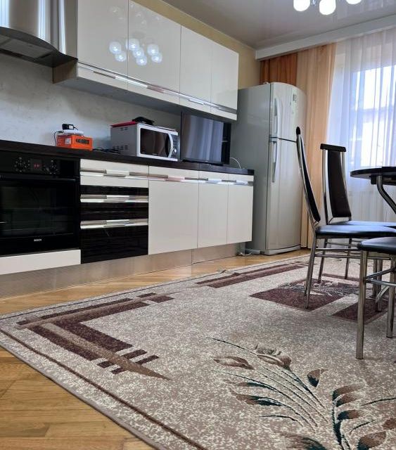 Продаётся 4-комнатная квартира, 149.3 м²