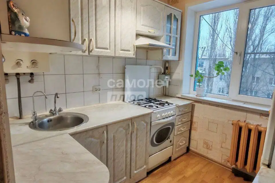 Продаётся 3-комнатная квартира, 47.3 м²
