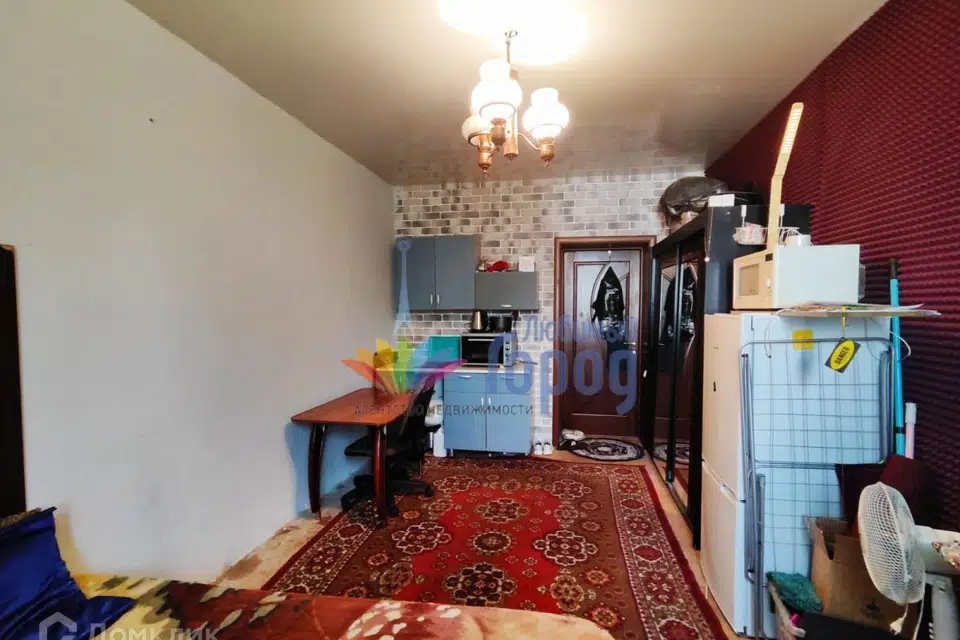 Продаётся комната в 4-комн. квартире, 80 м²