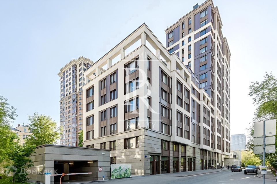 Продаётся 4-комнатная квартира, 285.35 м²