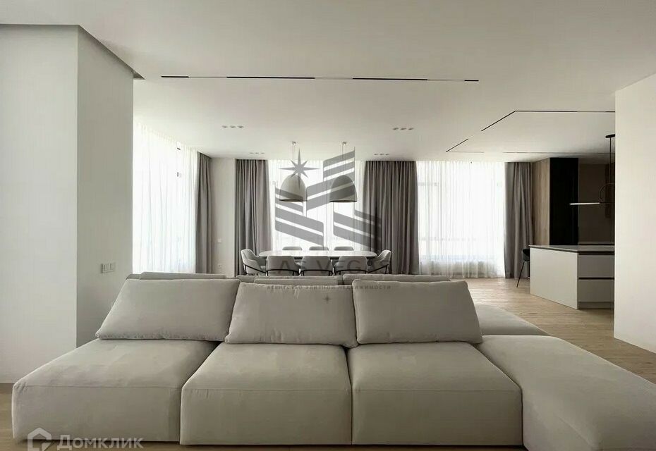 Сдаётся 2-комнатная квартира, 130 м²