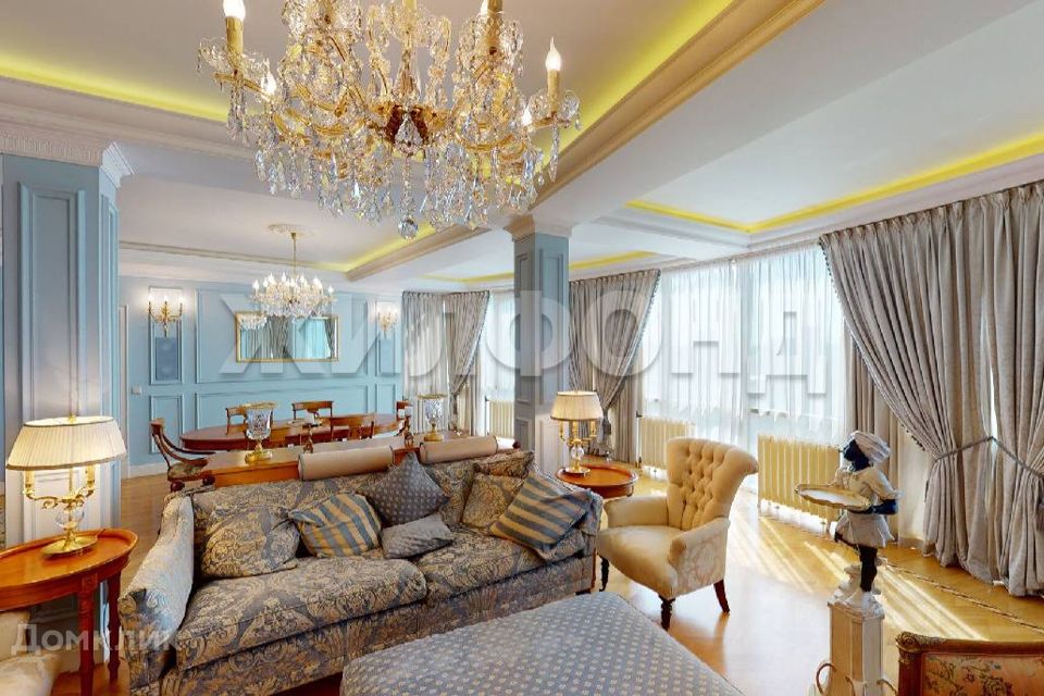 Продаётся 3-комнатная квартира, 188.8 м²