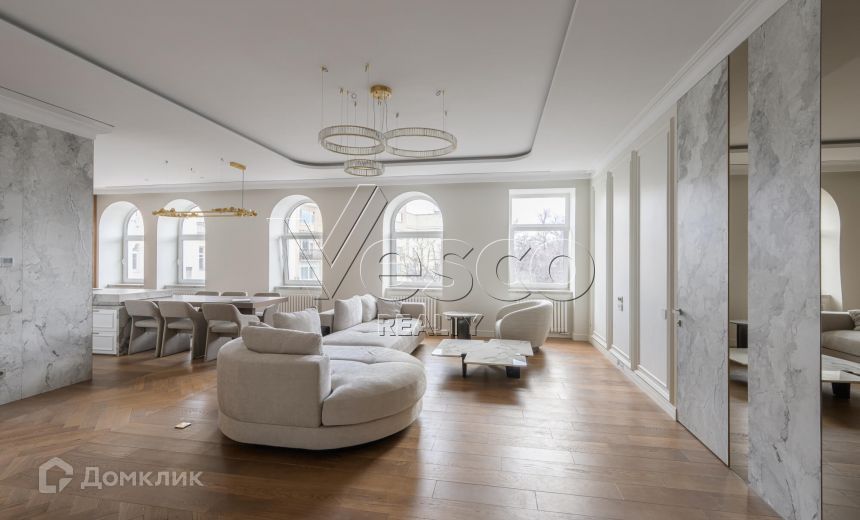 Продаётся 4-комнатная квартира, 189 м²