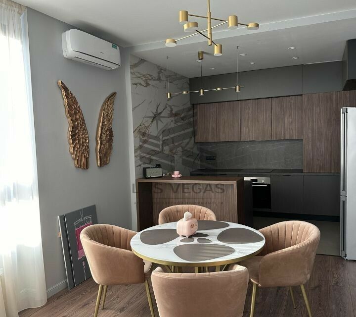 Сдаётся 2-комнатная квартира, 79 м²