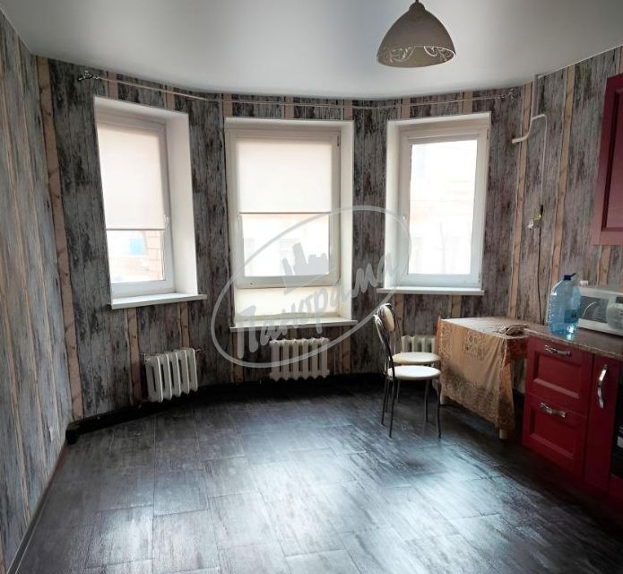 Продаётся 3-комнатная квартира, 101.6 м²