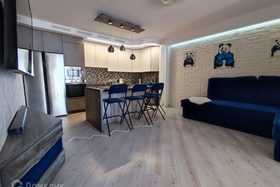 Продаётся 1-комнатная квартира, 77 м²